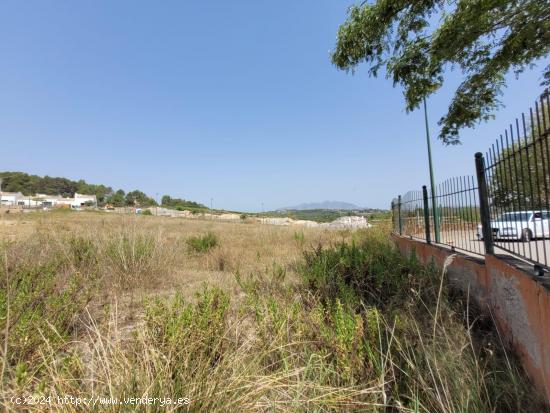 Terreno edificable con proyecto y permiso de obra vigente en Sant Esteve Sesrovires - BARCELONA