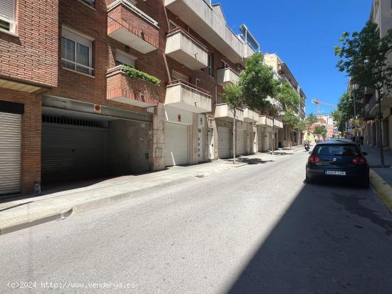 IDEAL INVERSORES. Se vende garaje con 16 plazas de coche alquiladas en la zona del Escorxador. - BAR