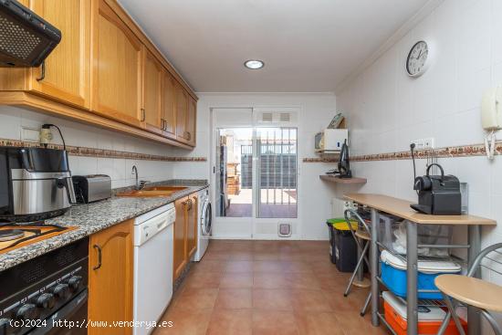 ADOSADO A LA VENTA CON GRAN TERRAZA EN MARINES NUEVO - VALENCIA