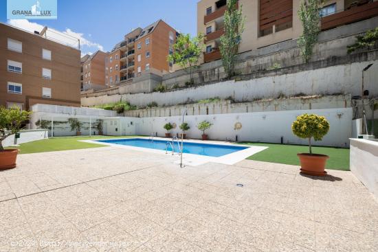 MAGNIFICO ATICO EN EL SERRALLO CON TERRAZA , PISCINA , GARAJE Y TRASTERO - GRANADA