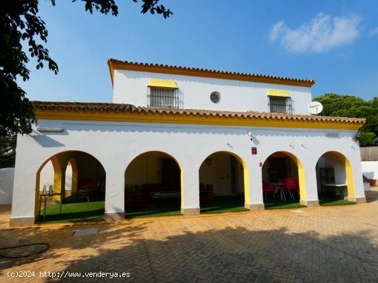 GRAN CHALET CON PISCINA A 5 MINUTOS DE LA PLAYA-ZONA EL SOTILLO - CADIZ