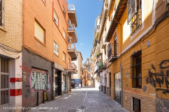 Local a un paso de Gran via - GRANADA