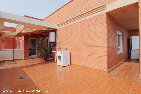 🏡 ¡OPORTUNIDAD! VIVIENDA CON GARAJE EN ZONA EL BOTICARIO, LA CAÑADA-ALMERÍA 🏡 - ALMERIA