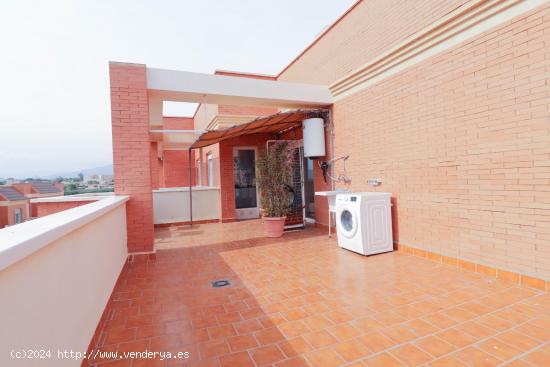 🏡 ¡OPORTUNIDAD! VIVIENDA CON GARAJE EN ZONA EL BOTICARIO, LA CAÑADA-ALMERÍA 🏡 - ALMERIA