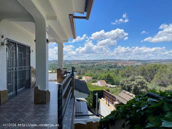 Preciosa casa en venta con piscina en Can Villalba - BARCELONA