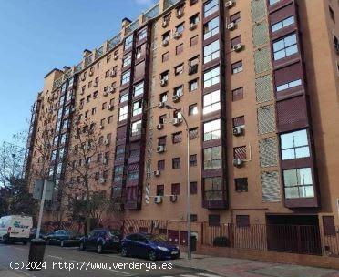 Plaza de garaje en el barrio de Zofio, Madrid. - MADRID