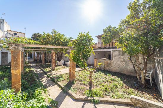 Casa Señorial con patio de 212m2 y casa con garaje - BALEARES