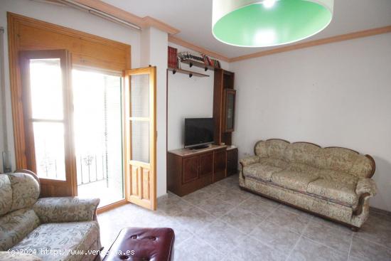 EXCELENTE CASA EN EL CENTRO DE BAZA!!!! - GRANADA