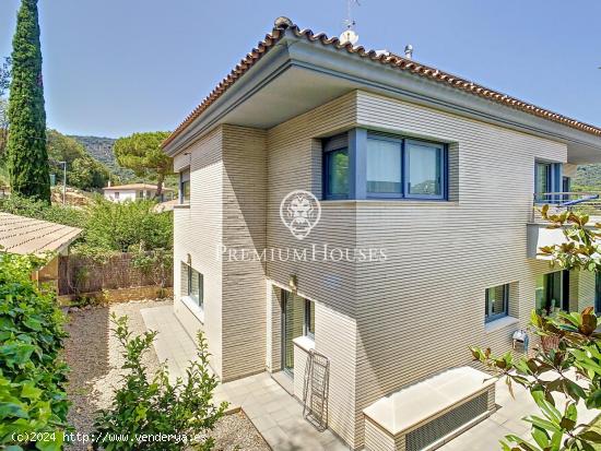 Casa en venta autosuficiente con energía autorrenovable y  piscina - BARCELONA