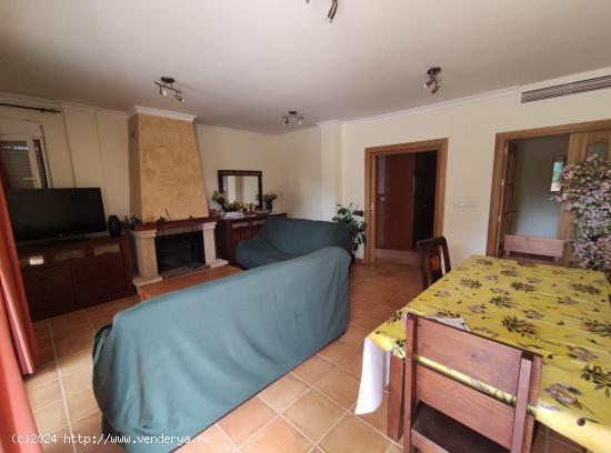 Chalet con terreno vallado - MURCIA