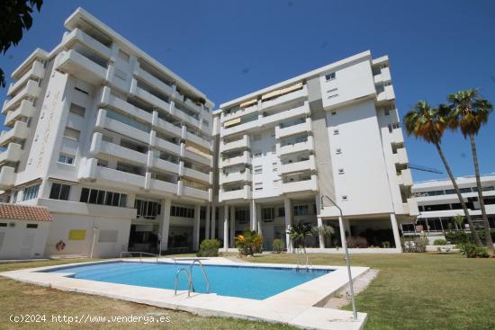  Piso de dos dormitorios residencial con piscina y garaje en Miramar - MALAGA 