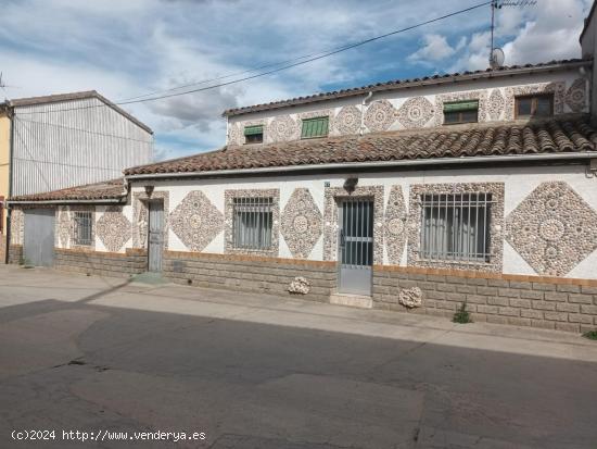  BONITA CASA DE PUEBLO - SALAMANCA 