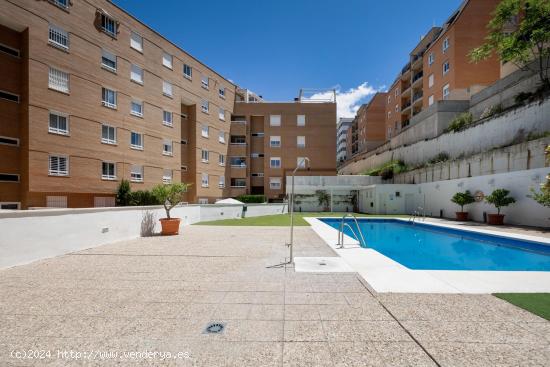 MAGNIFICO ATICO EN EL SERRALLO CON TERRAZA , PISCINA  y GARAJE. - GRANADA