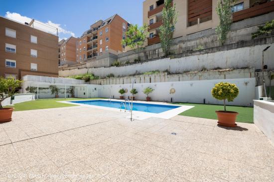 MAGNIFICO ATICO EN EL SERRALLO CON TERRAZA , PISCINA  y GARAJE. - GRANADA