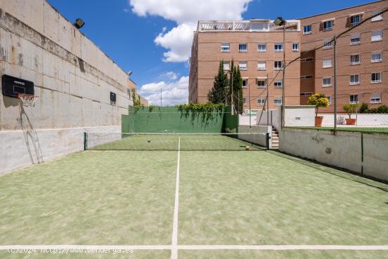 MAGNIFICO ATICO EN EL SERRALLO CON TERRAZA , PISCINA  y GARAJE. - GRANADA