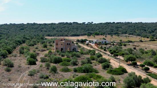 Chalet en construcción a pocos kilómetros de Ses Salines en un entorno idílico - BALEARES