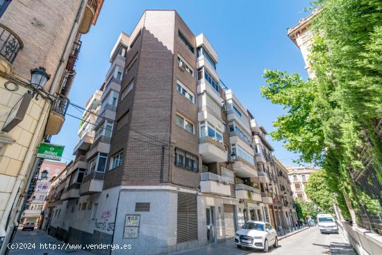  VIVIENDA EXCLUSIVA! Ático con gran terraza junto Gran Vía - GRANADA 