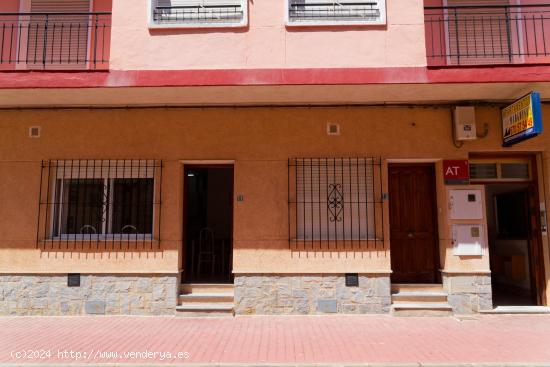 Edificio de 14 apartamentos junto a la playa de Los Alcázares - MURCIA