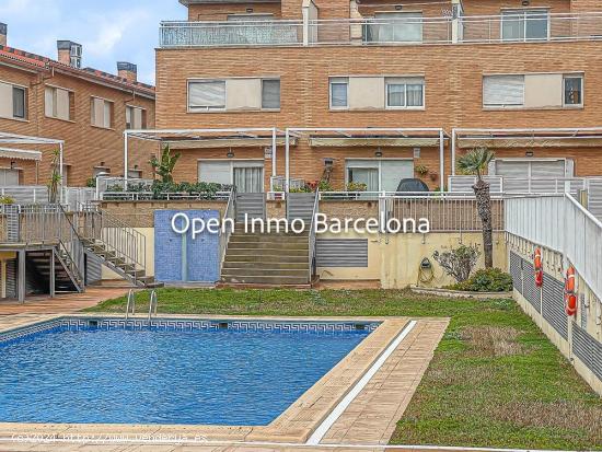  CASA ADOSADA EN CUBELLES A 100 M DE LA PLAYA - BARCELONA 