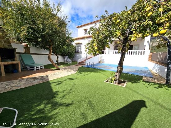 Casa con piscina - MALAGA