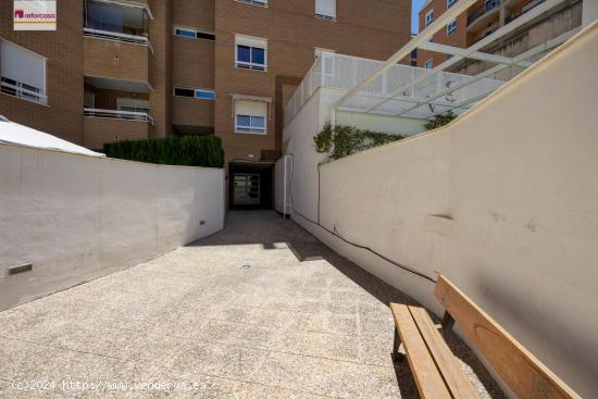 MAGNIFICO ATICO EN EL SERRALLO CON TERRAZA , PISCINA , GARAJE Y TRASTERO - GRANADA