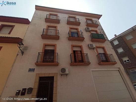 Piso de 4 habitaciones - JAEN