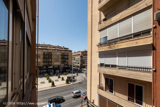 Frente Plaza Albert Einstein, por debajo de facultad de ciencias. Piso en venta de 3 dormitorios, sa