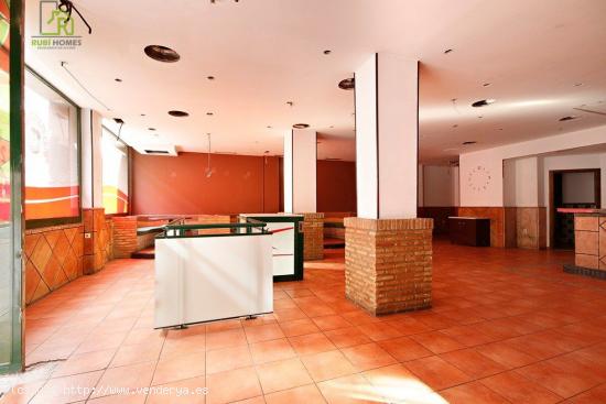 Venta de Local comercial en Av. de Madrid Granada - GRANADA