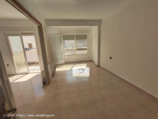 Apartamento a tan solo 150 m del Paseo Marítimo en Torrevieja .¡¡ Contáctenos ¡¡ - ALICANTE