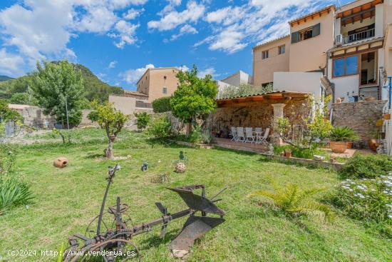 Casa con jardín y vistas a la montaña en Puigpunyent - BALEARES