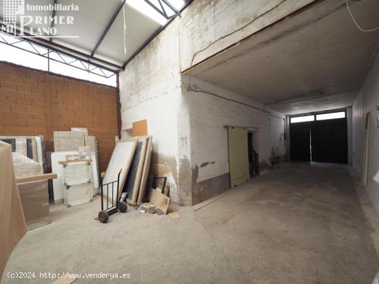 Oportunidad, nave tipo almacen junto Ramon Ugena, de 195 m2 y 8 m de fachada por solo 59.000 €. - 