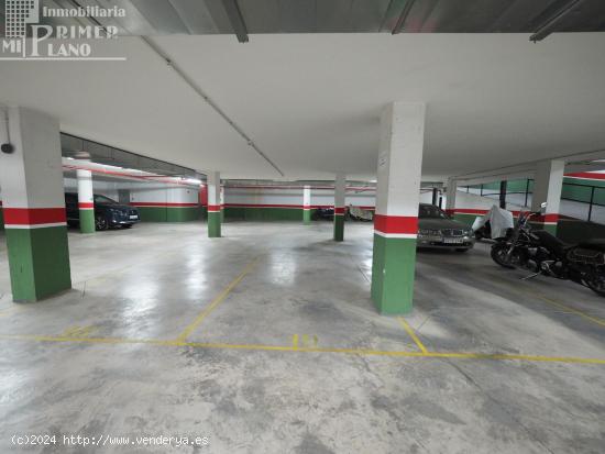 Plaza de garaje en venta junto a c/Emilio Castelar, de 14 m2, con puerta automática por solo 4.300