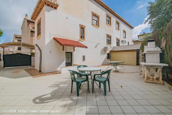  GRAN CHALET PAREDAO EN EL CENTRO DE LA ZUBIA - GRANADA 