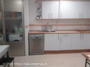 SE VENDE ADOSADO EN PUERTO REAL , ZONA CASINES - CADIZ