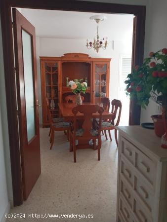 SE VENDE PISO ZONA RENFE - HOTEL REINA CRISTINA - CADIZ