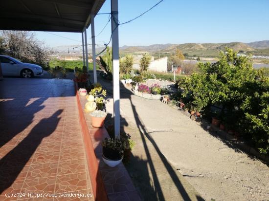 CASA DE CAMPO CON TRES DORMITORIOS EN LA ESCUCHA - MURCIA