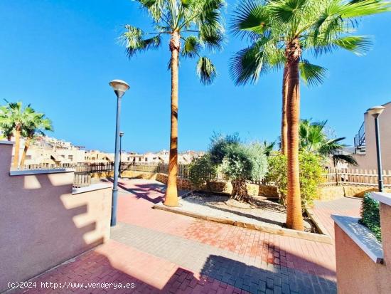 Apartamento de 2 dormitorios con piscina comunitaria y garaje en Los Collados - MURCIA