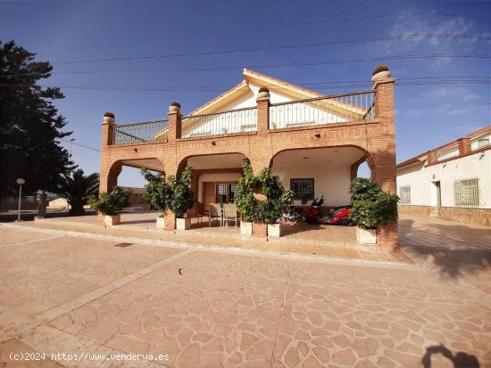 ESTUPENDO CHALET EN LA HOYA CON VIVIENDA INDEPENDIENTE PARA INVITADOS - MURCIA