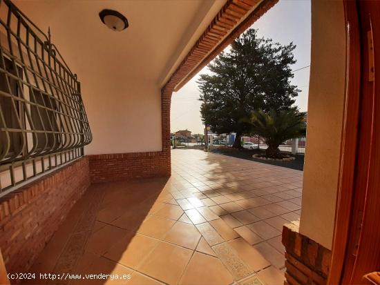 ESTUPENDO CHALET EN LA HOYA CON VIVIENDA INDEPENDIENTE PARA INVITADOS - MURCIA