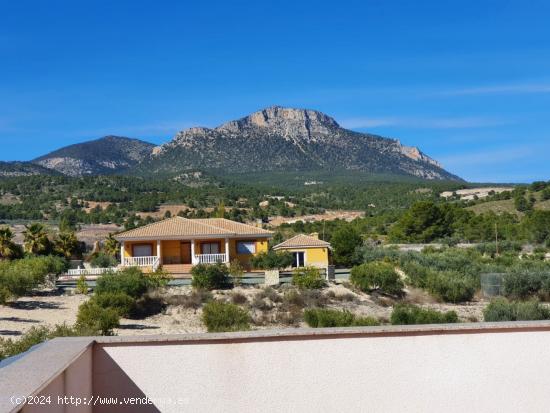 ESTUPENDO CHALET DE CUATRO DORMITORIOS EN LA PARROQUIA - MURCIA