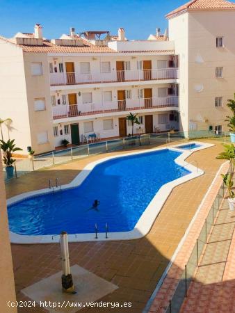 APARTAMENTO CON DOS DORMITORIOS CON SOLÁRIUM, PISCINA COMUNITARIA Y VISTAS AL MAR EN LOS COLLADOS -