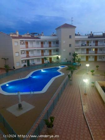 APARTAMENTO CON DOS DORMITORIOS CON SOLÁRIUM, PISCINA COMUNITARIA Y VISTAS AL MAR EN LOS COLLADOS -