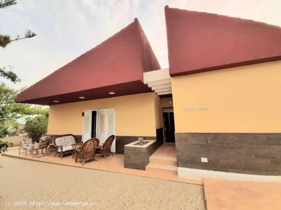 FANTÁSTICO CHALET DE CUATRO DORMITORIOS CON VISTAS AL MAR EN CALARREONA - MURCIA