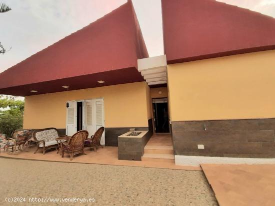 FANTÁSTICO CHALET DE CUATRO DORMITORIOS CON VISTAS AL MAR EN CALARREONA - MURCIA