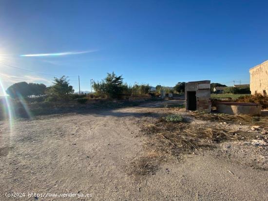 FANTÁSTICA PARCELA CON VIVIENDA PARA REFORMAR EN EL CAMPILLO - MURCIA