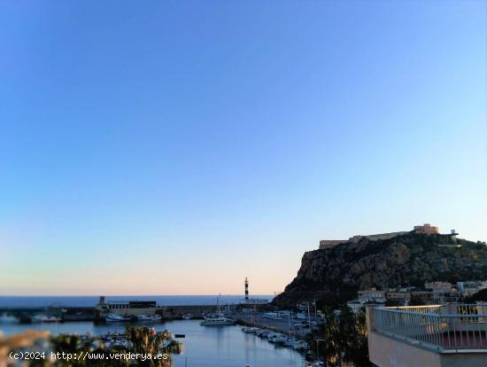 Piso de tres dormitorios, terraza y vistas al  puerto pesquero con plaza de garaje - MURCIA