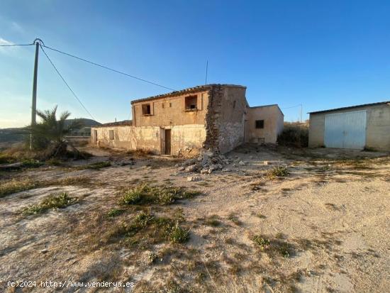 Parcela para construcción con vivienda para reformar - MURCIA