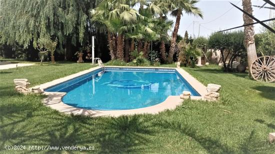 Chalet de grandes dimensiones y Piscina en El Campillo - MURCIA