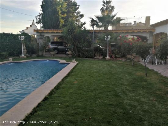 Chalet de grandes dimensiones y Piscina en El Campillo - MURCIA