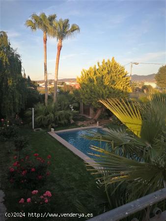 Chalet de grandes dimensiones y Piscina en El Campillo - MURCIA